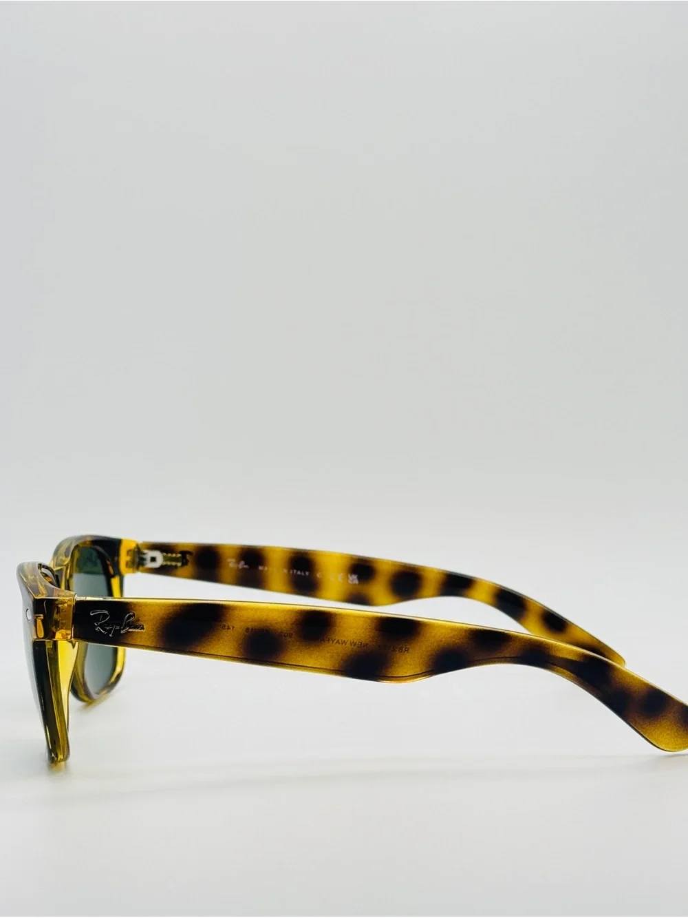 Ray-Ban RB2132 NEW WAYFARER